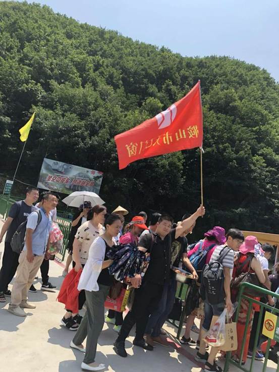 鞍山市天乙門窗有限公司組織全體員工開展了每年一度的“清涼夏日游”團建活動